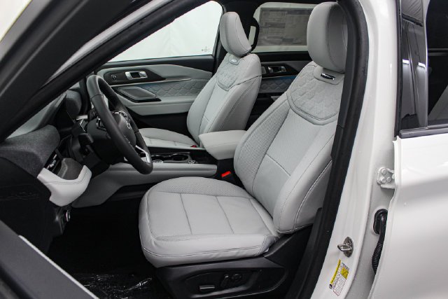 New 2027 Star White Metallic Tri-Coat Ford Platinum™ image 10