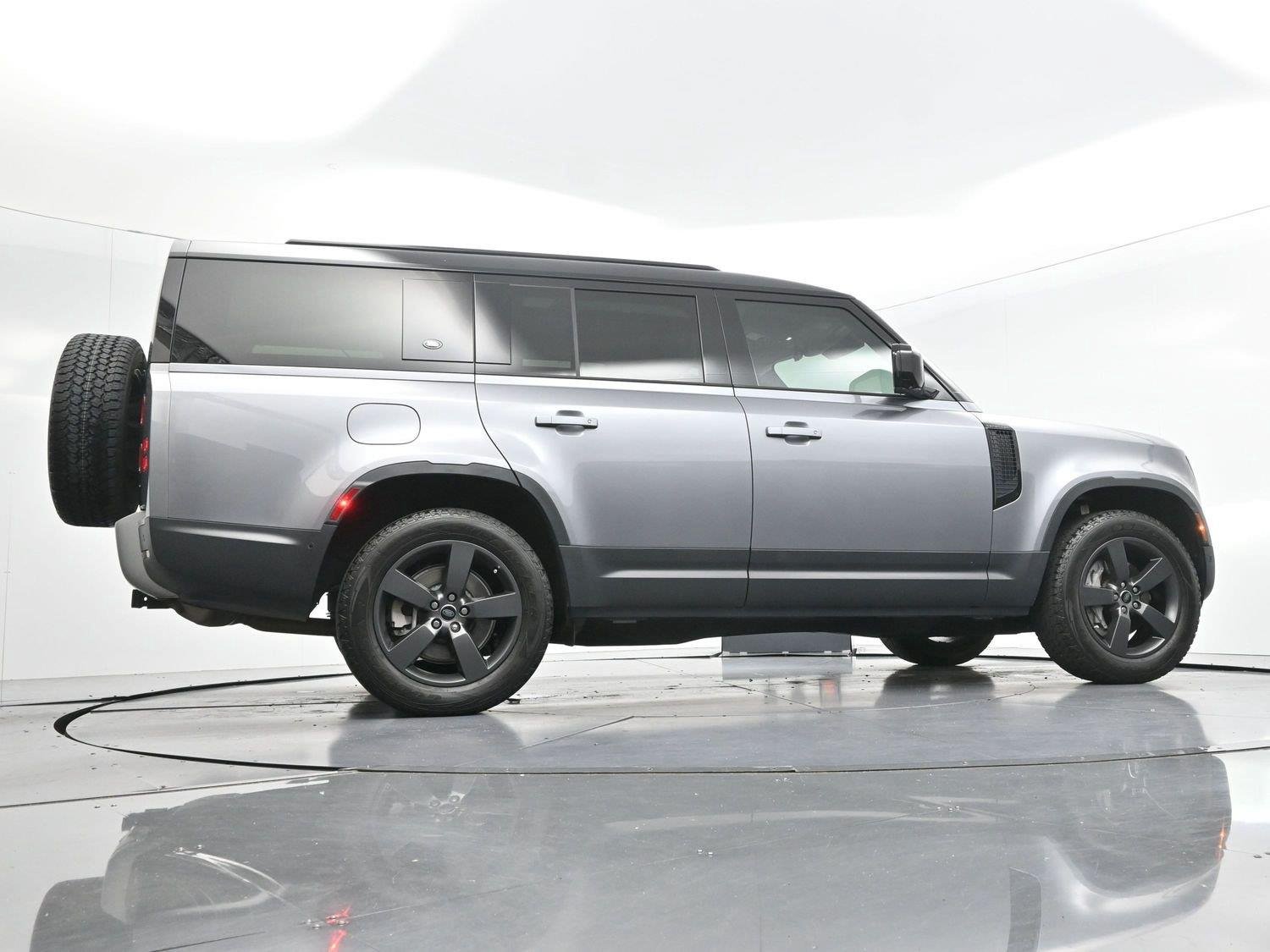 Used 2024 Eiger Grey Metallic Land Rover S image 60