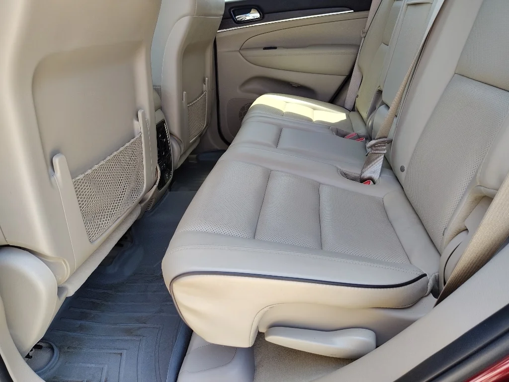 Used 2020 Velvet Red Pearlcoat Jeep Overland image 13