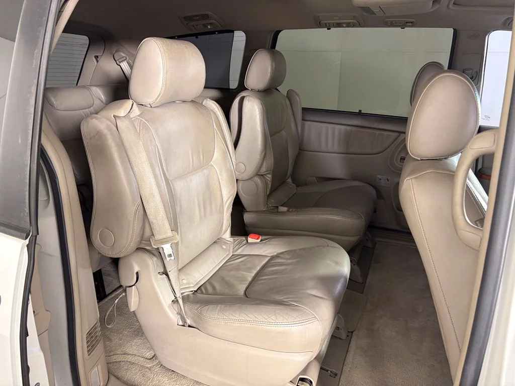 Used 2006 White Toyota XLE image 34