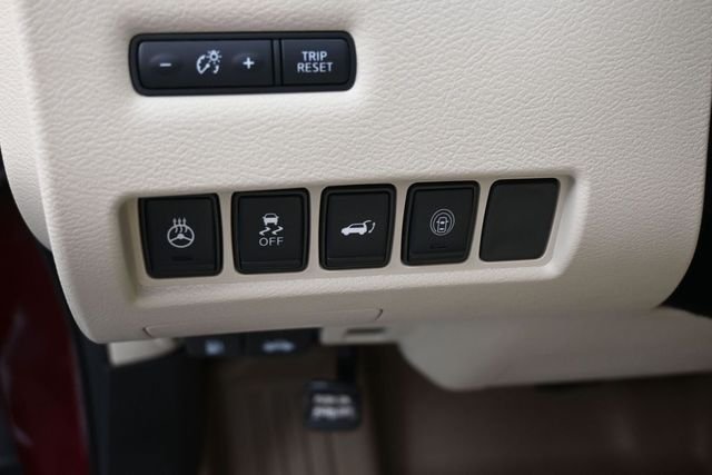 Used 2022 Red Nissan Platinum image 20