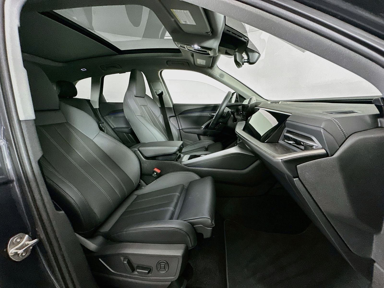 Used 2025 Gray Metallic Audi 2.0T Premium Plus Adaptive Cruise Vented Seats image 26