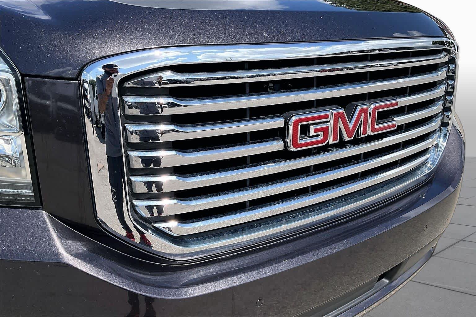 Used 2018 Iridium Metallic GMC SLT image 30