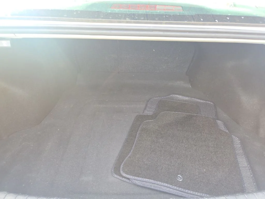 Used 2016 White Hyundai SE image 11