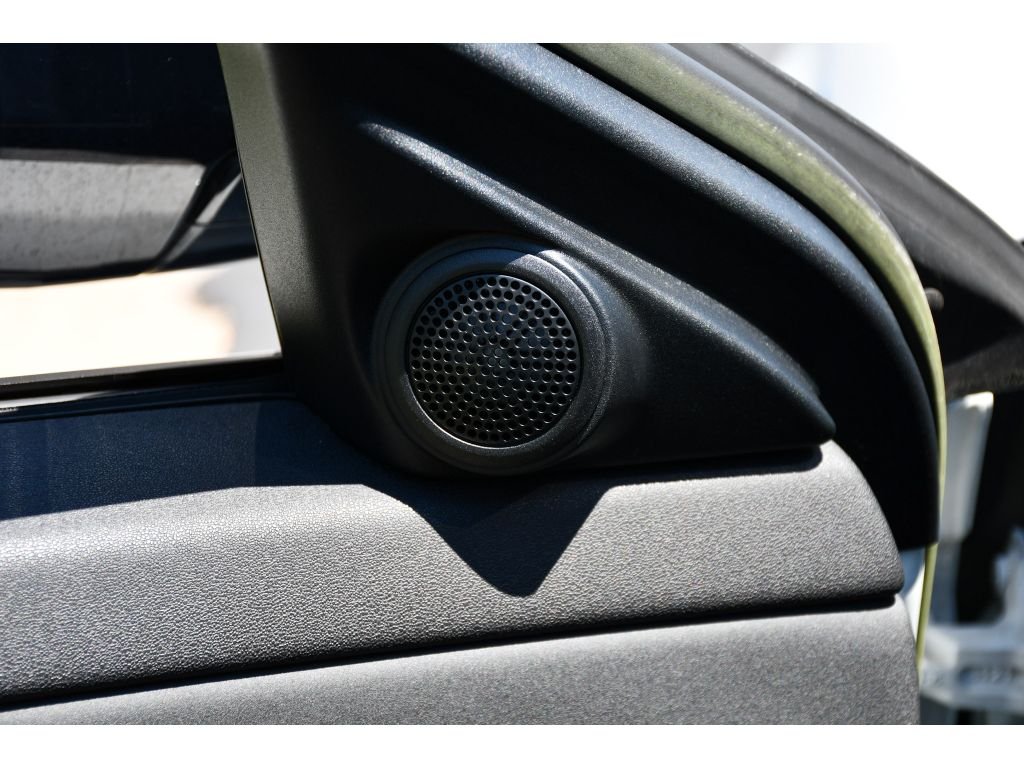 Used 2023 Fuji White Land Rover S image 26