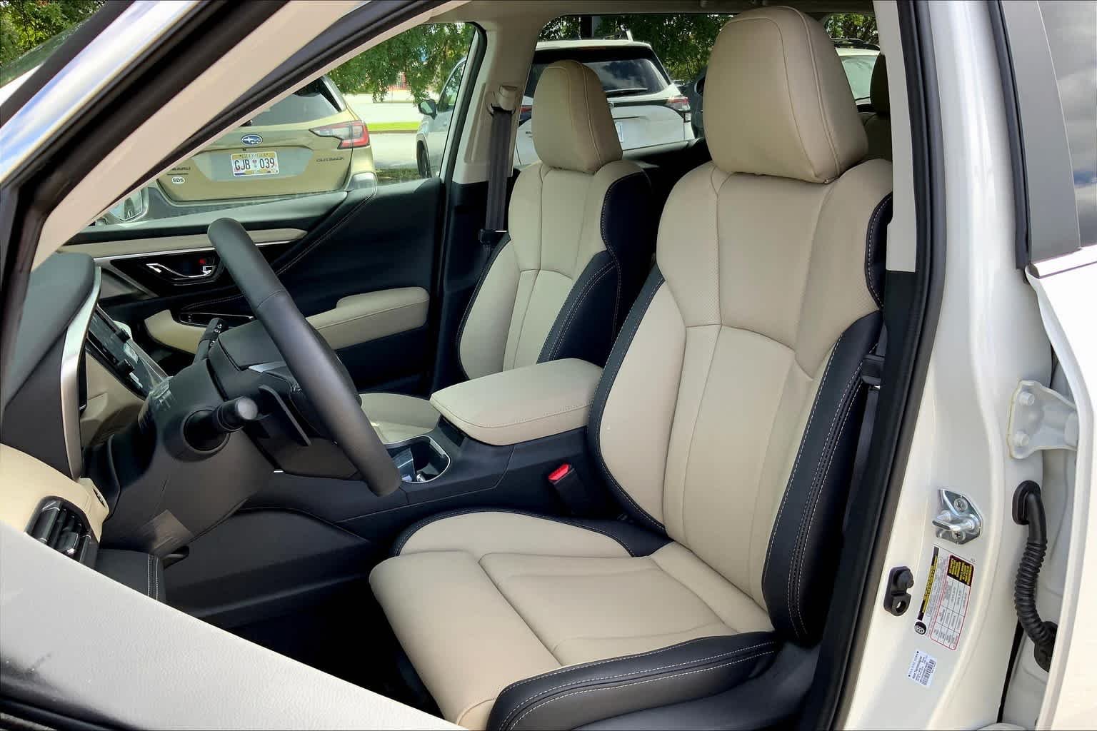 Used 2025 Crystal White Pearl Subaru Limited image 9
