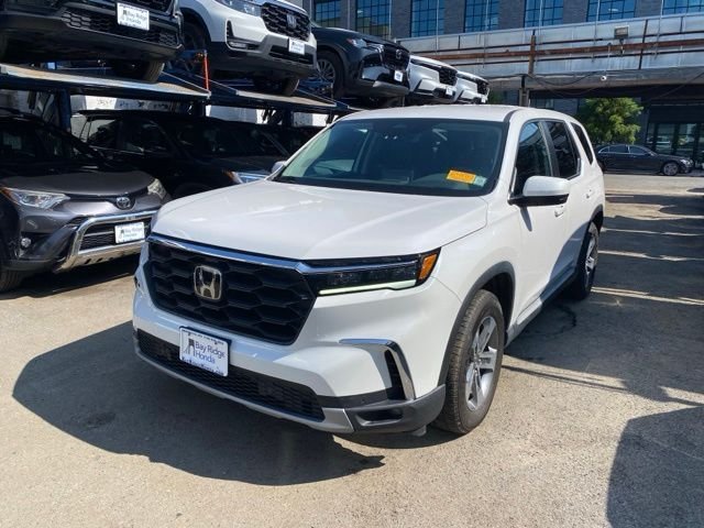 Used 2023 White Honda EX-L image 1