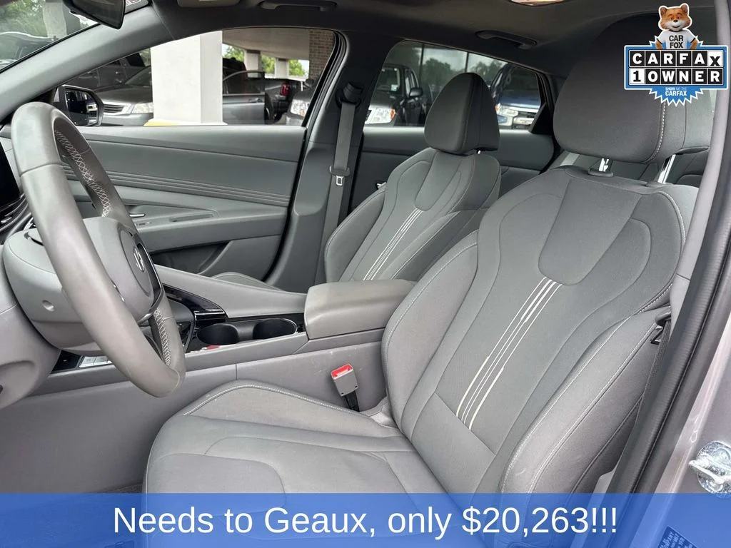 Used 2025 Silver Hyundai SEL Convenience image 34