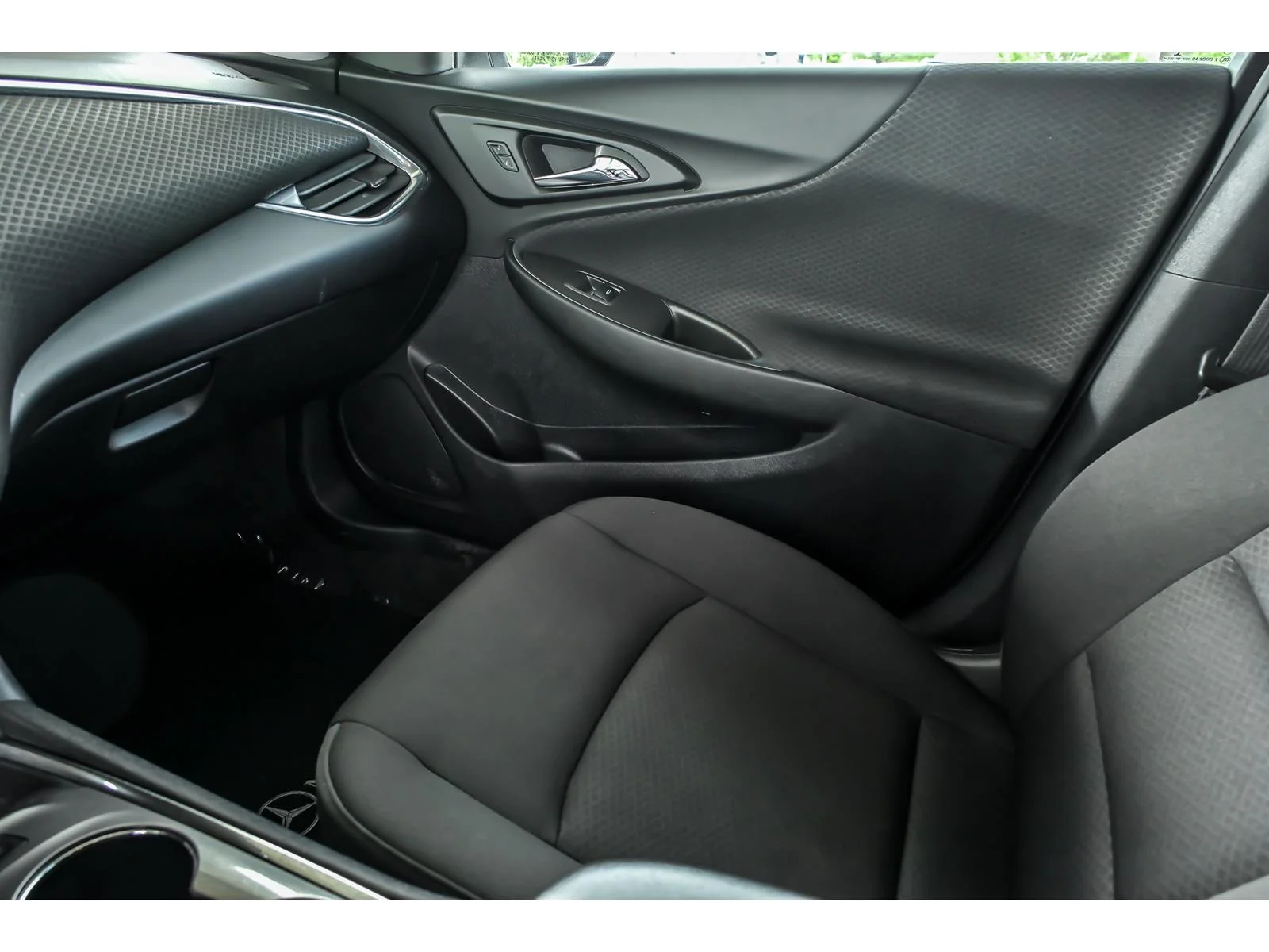 Used 2020 White Chevrolet LT image 23