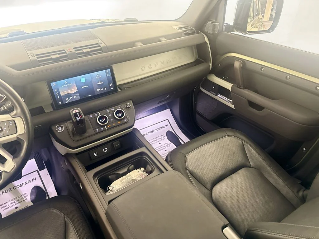 Used 2023 Green Land Rover X-Dynamic SE image 22