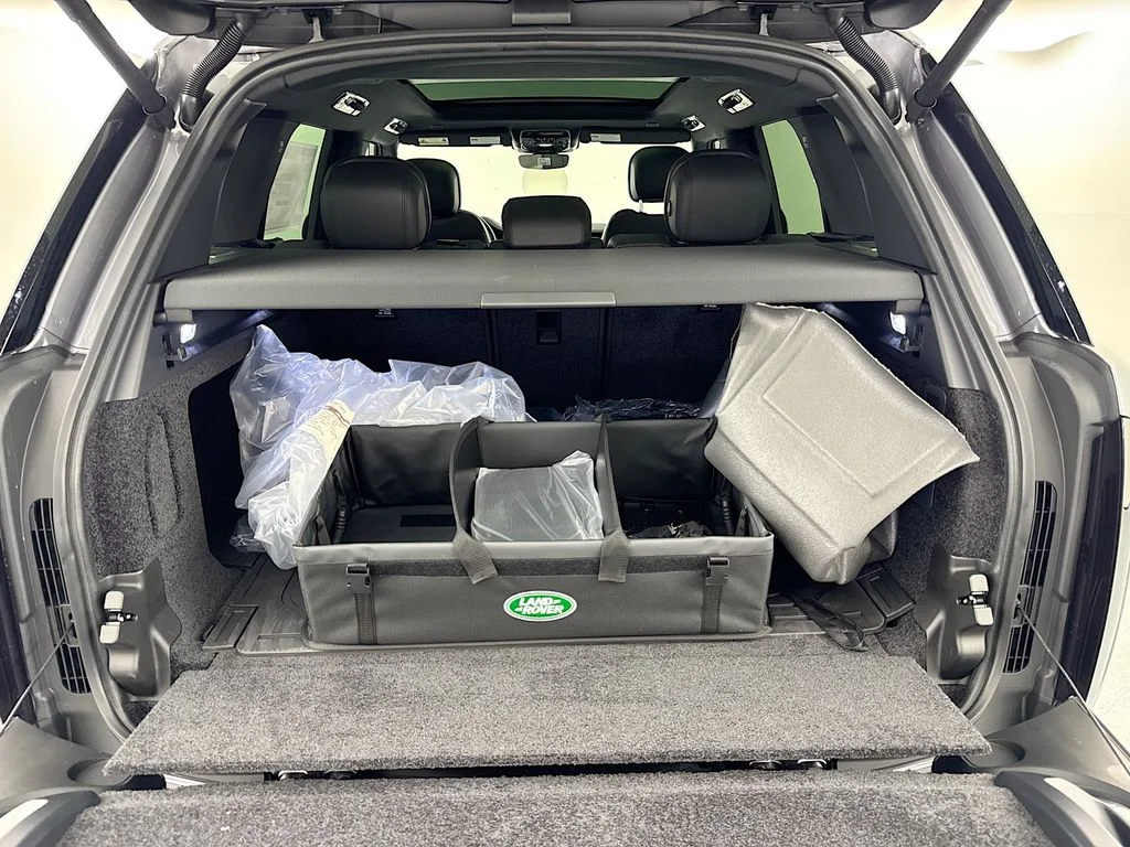 New 2026 Eiger Grey Land Rover SE image 27