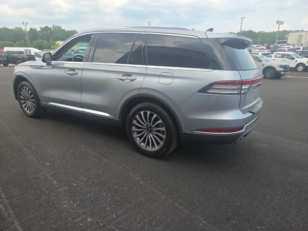 Used 2024 Silver Lincoln Premiere image 7