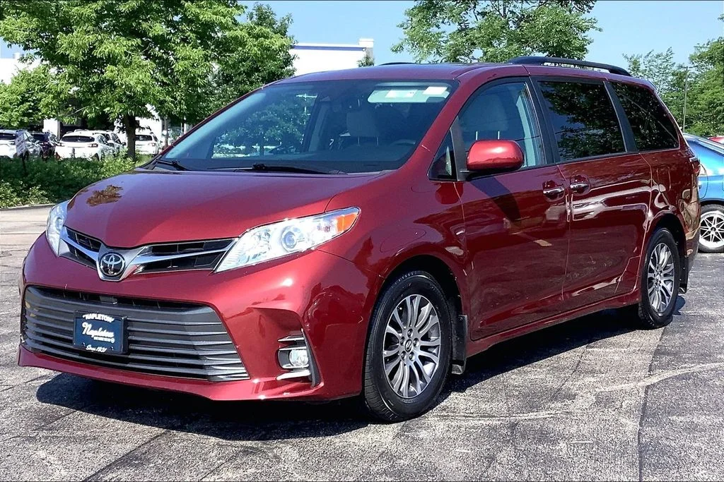Used 2020 Red Toyota XLE image 15