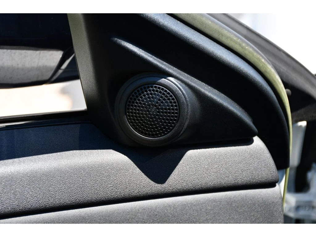 Used 2023 Fuji White Land Rover S image 26