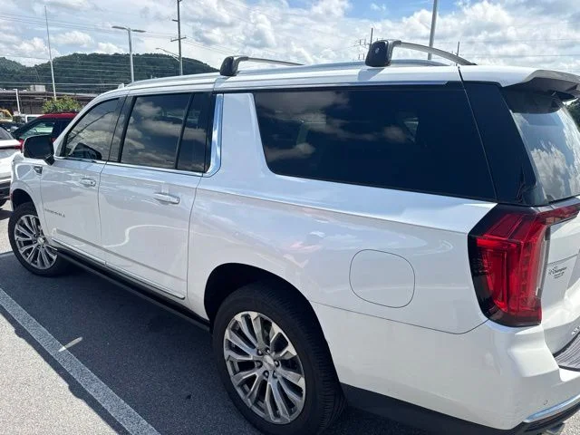 Used 2022 White GMC Denali image 3