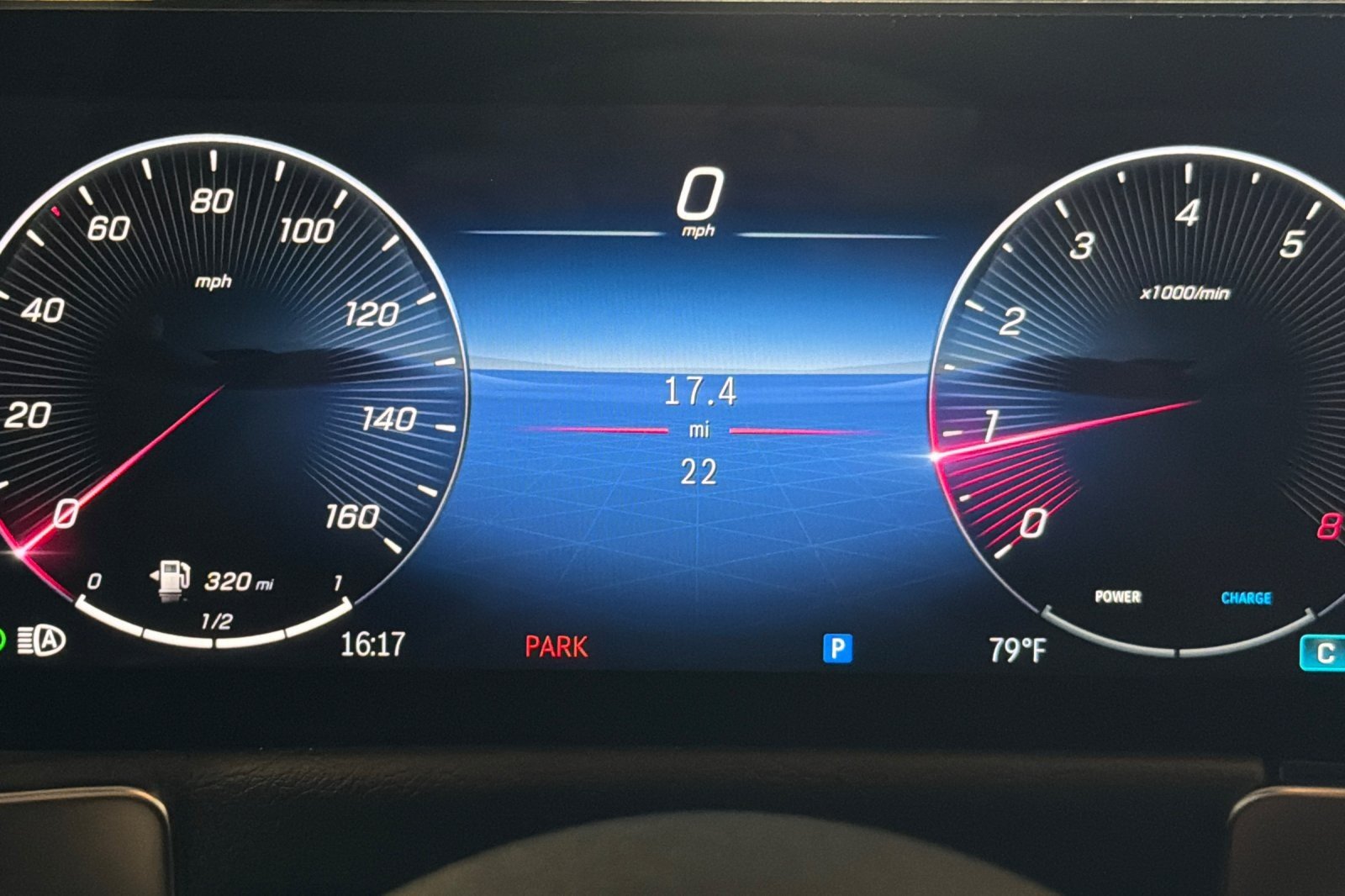 New 2026 Polar White Mercedes-Benz GLB 250 SUV image 24