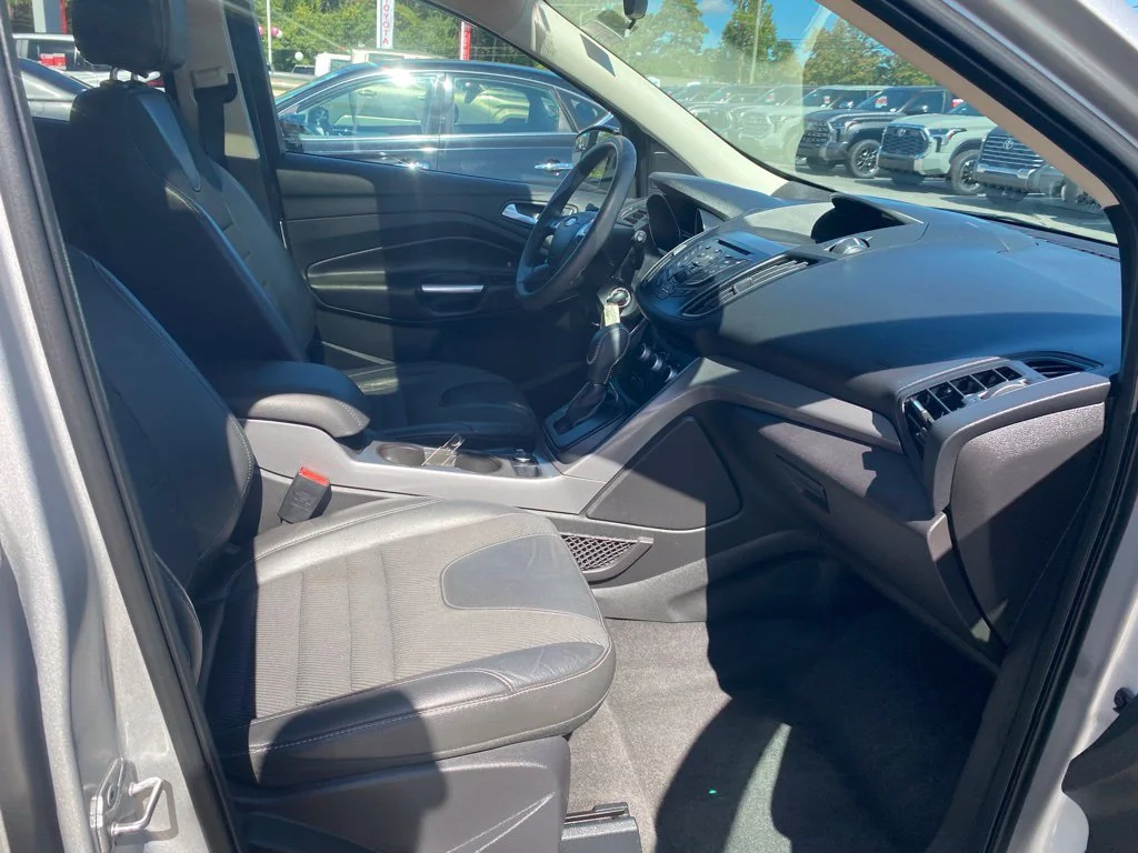 Used 2016 Silver Ford SE image 18
