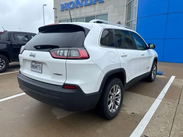 Used 2019 White Jeep Latitude Plus image 5