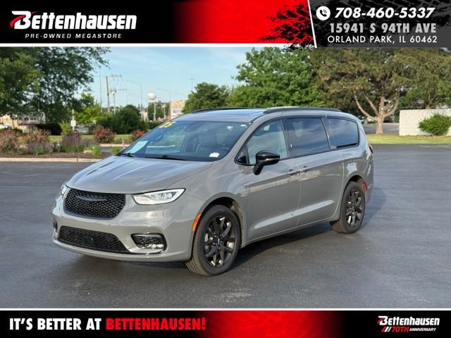 2025 Chrysler Pacifica Limited AWD's photo