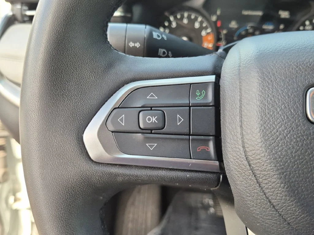 Used 2025 White Jeep Limited image 22