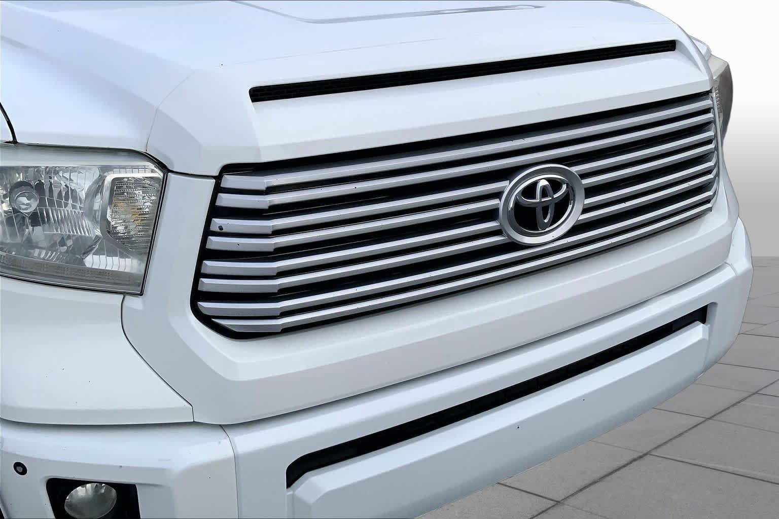 Used 2016 Super White Toyota Platinum image 27