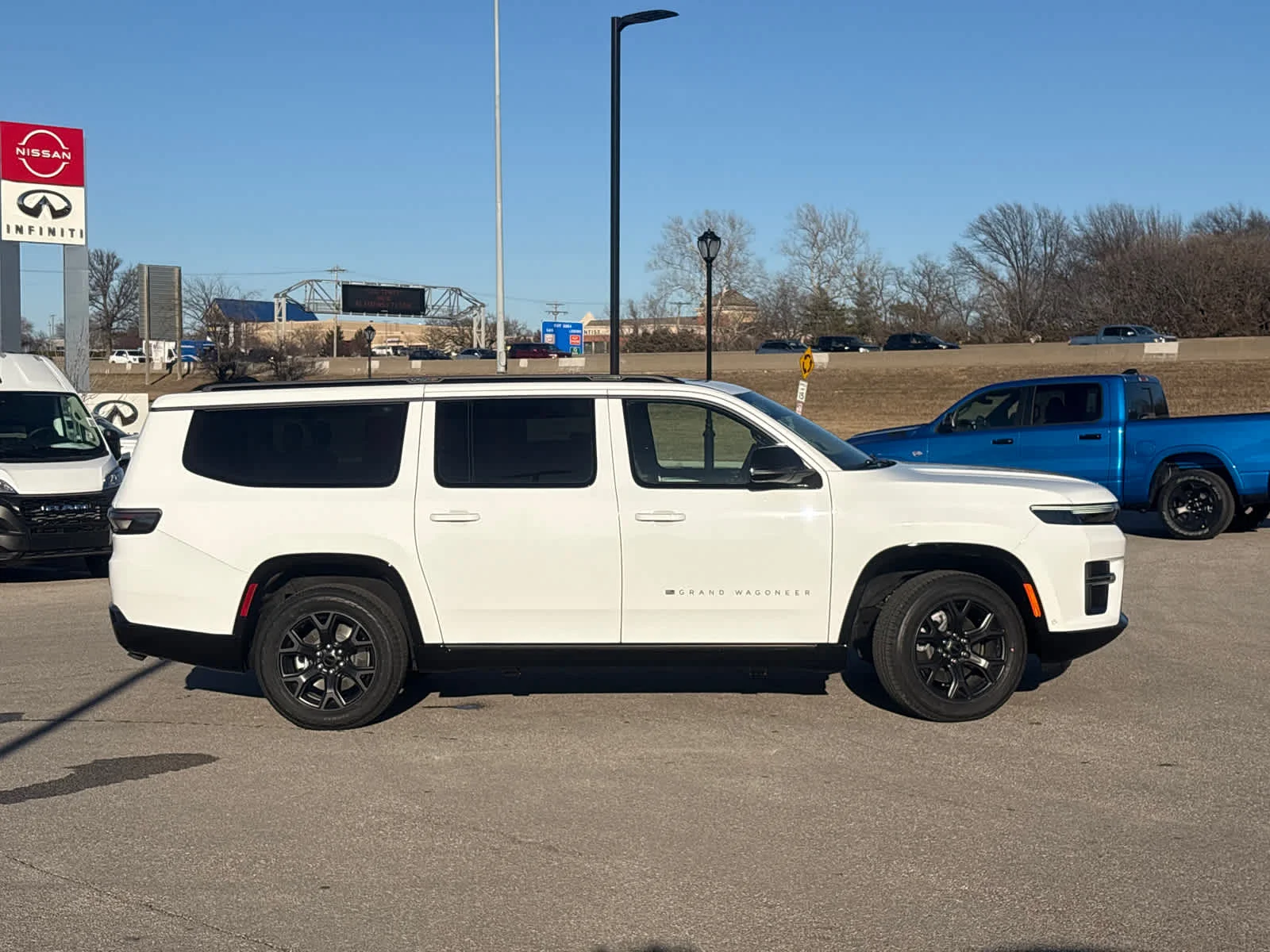 New 2026 Bright White Clear-Coat Exterior Paint Jeep Limited Altitude image 10