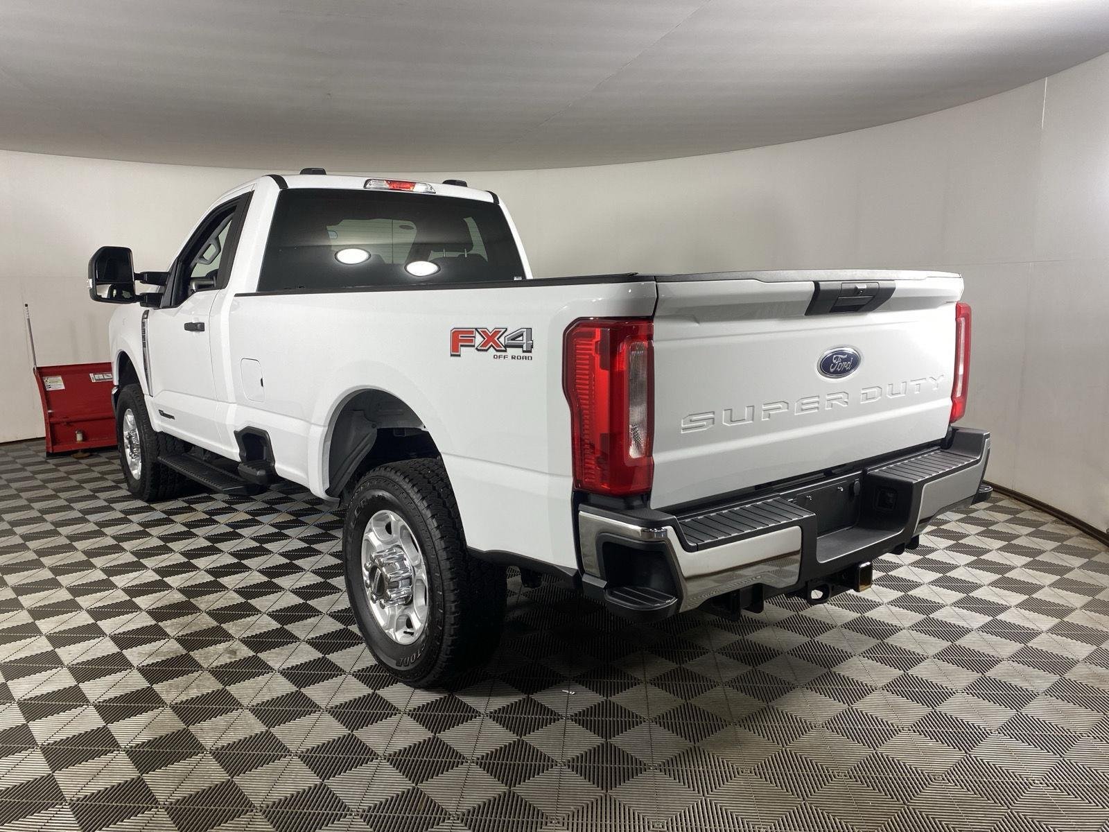 Used 2025 Oxford White Ford XLT image 28