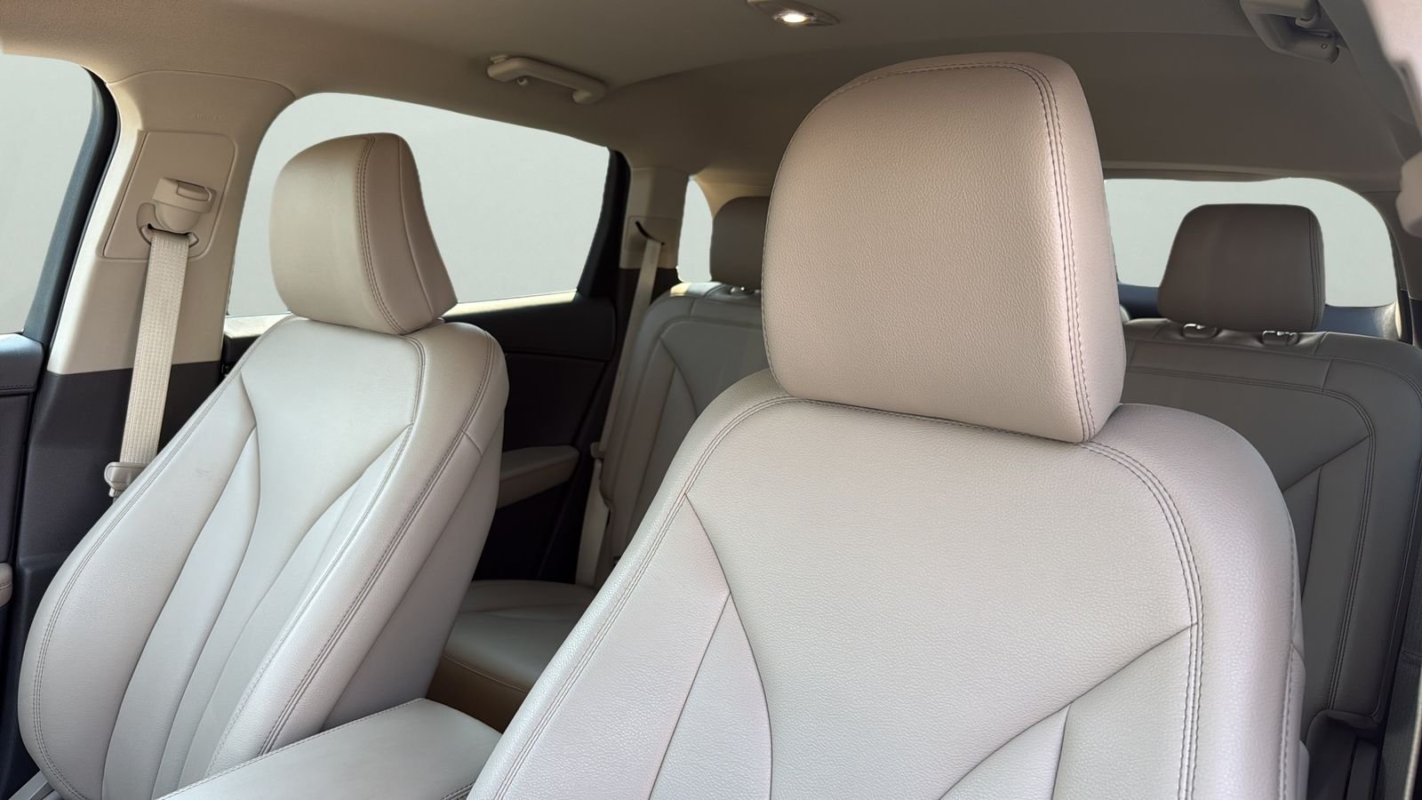 Used 2023 White Lincoln Standard image 9
