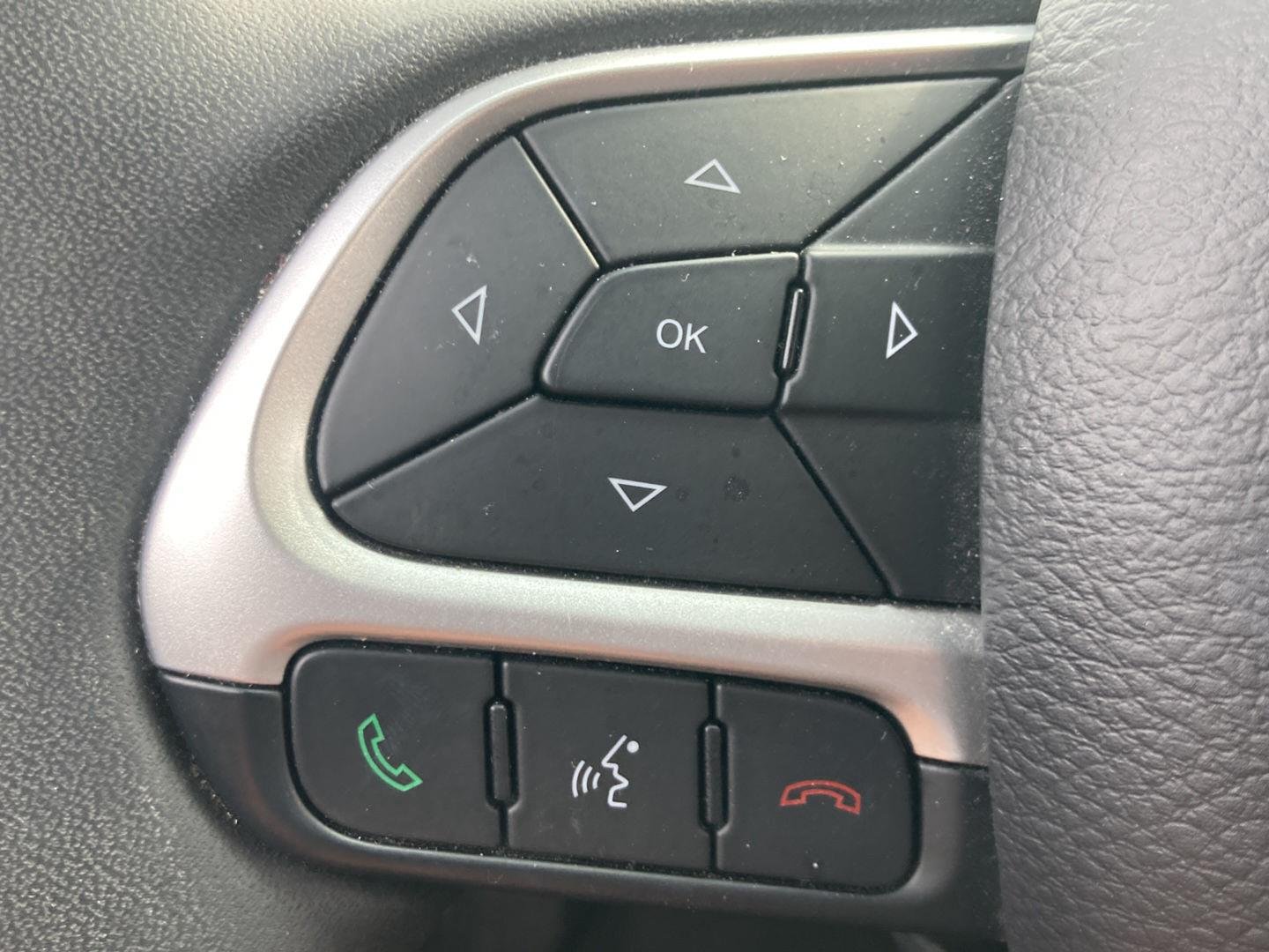 Used 2021 Jazz Blue Pearlcoat Jeep Latitude image 14