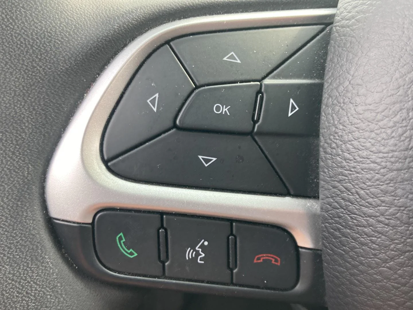 Used 2021 Jazz Blue Pearlcoat Jeep Latitude image 14