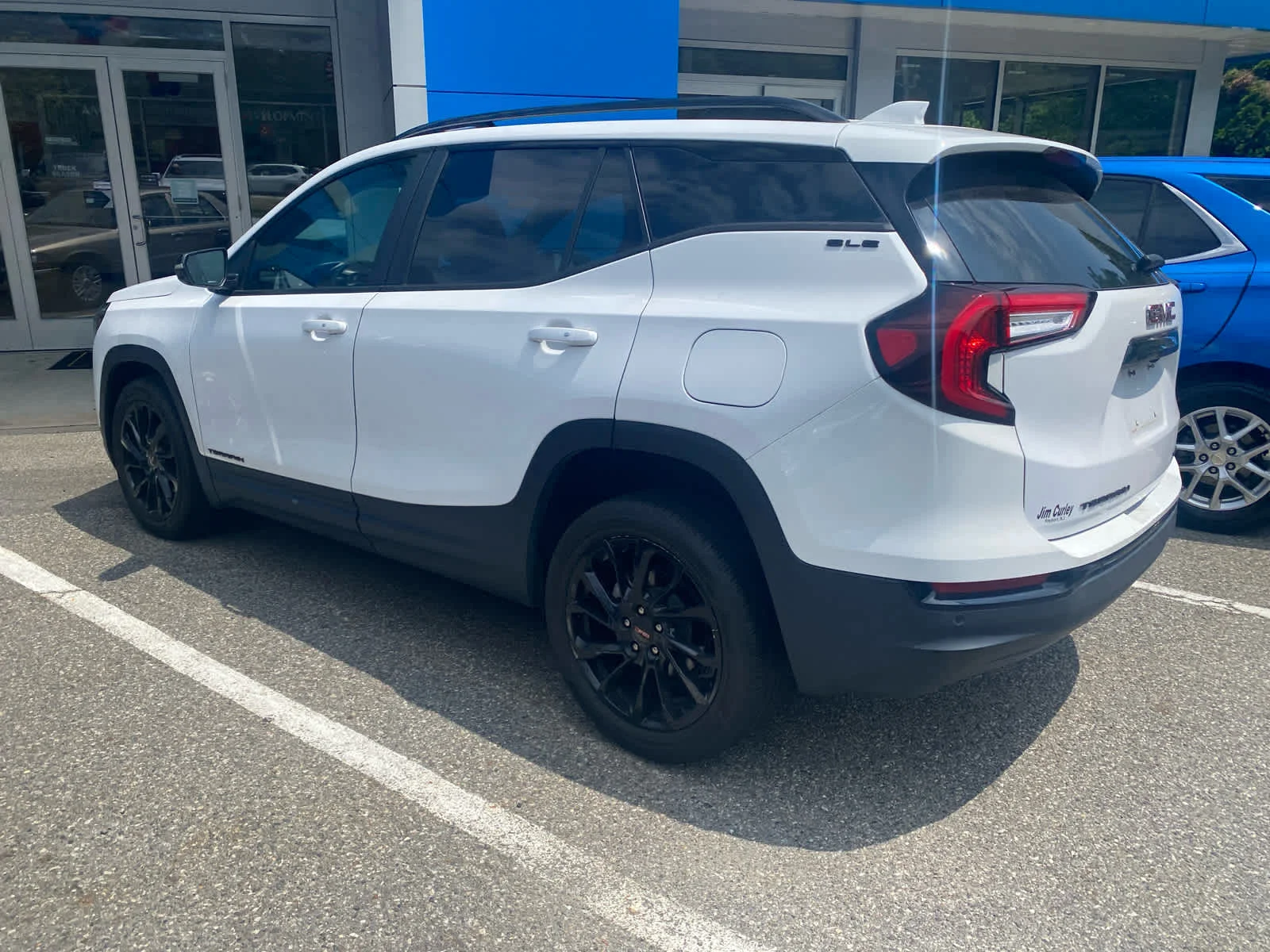 Used 2023 Summit White GMC SLE image 2