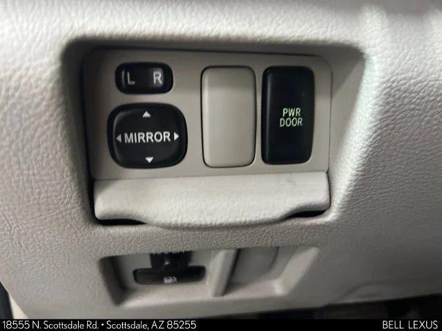 Used 2005 Blue Lexus 330 image 25