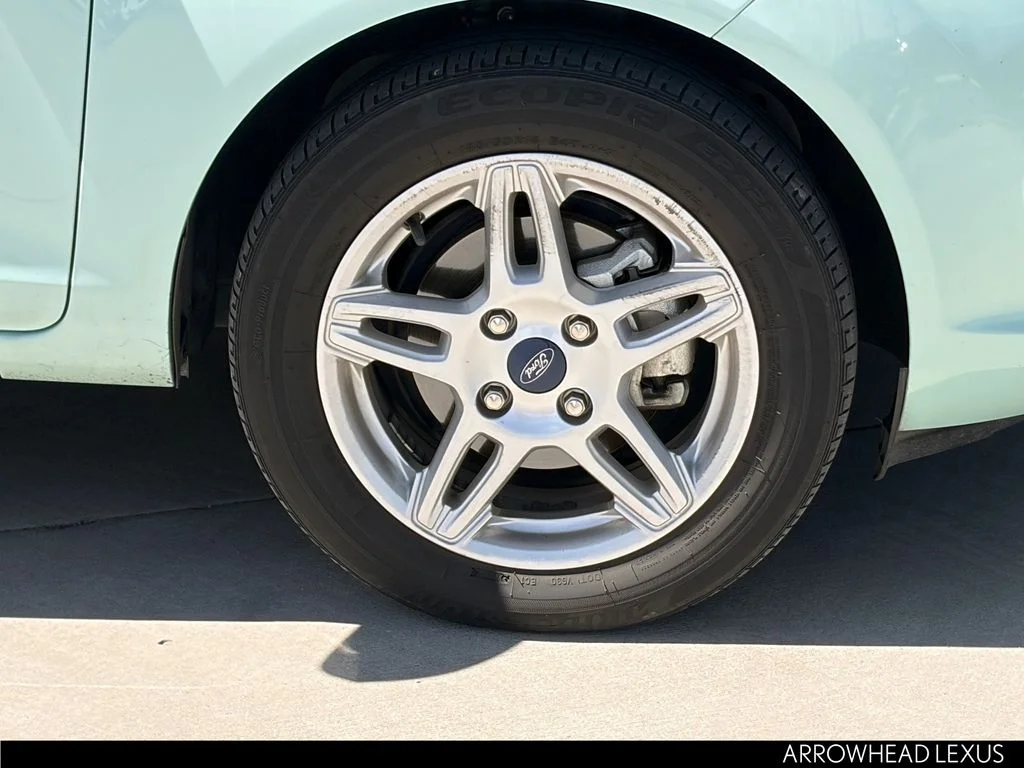 Used 2019 Green Ford SE image 6