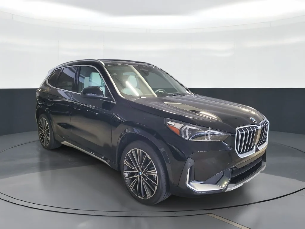 New 2027 Black BMW xDrive28i image 2