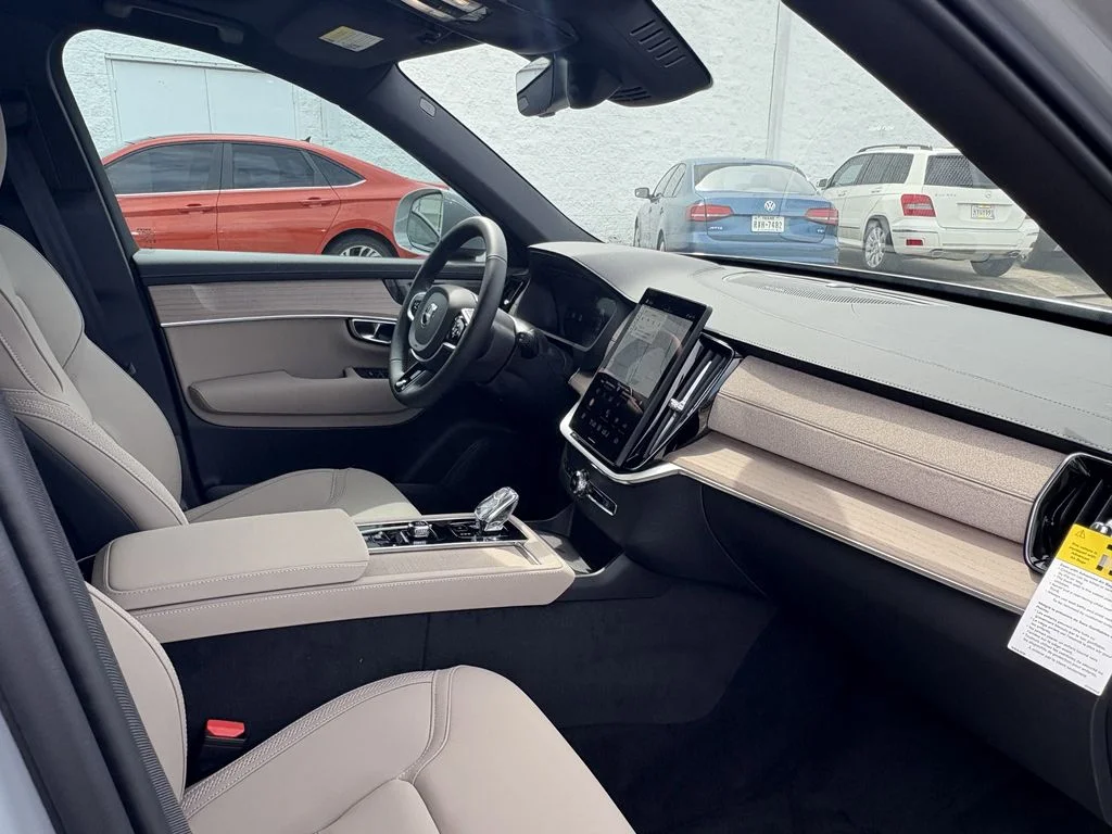 2026 Volvo XC90 Plus - Photo 26
