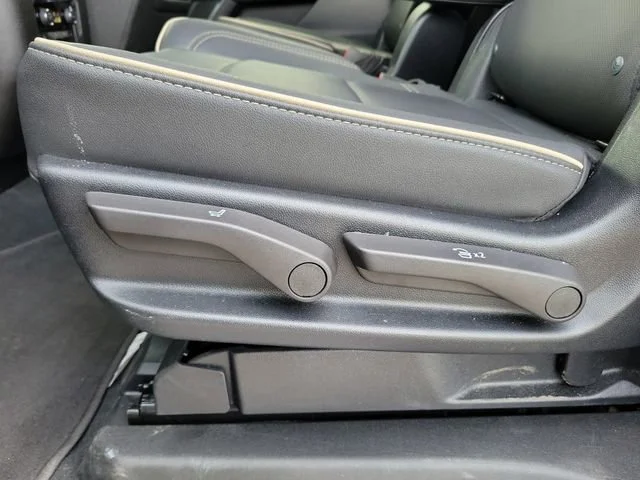2025 Chevrolet Suburban Premier - Photo 15