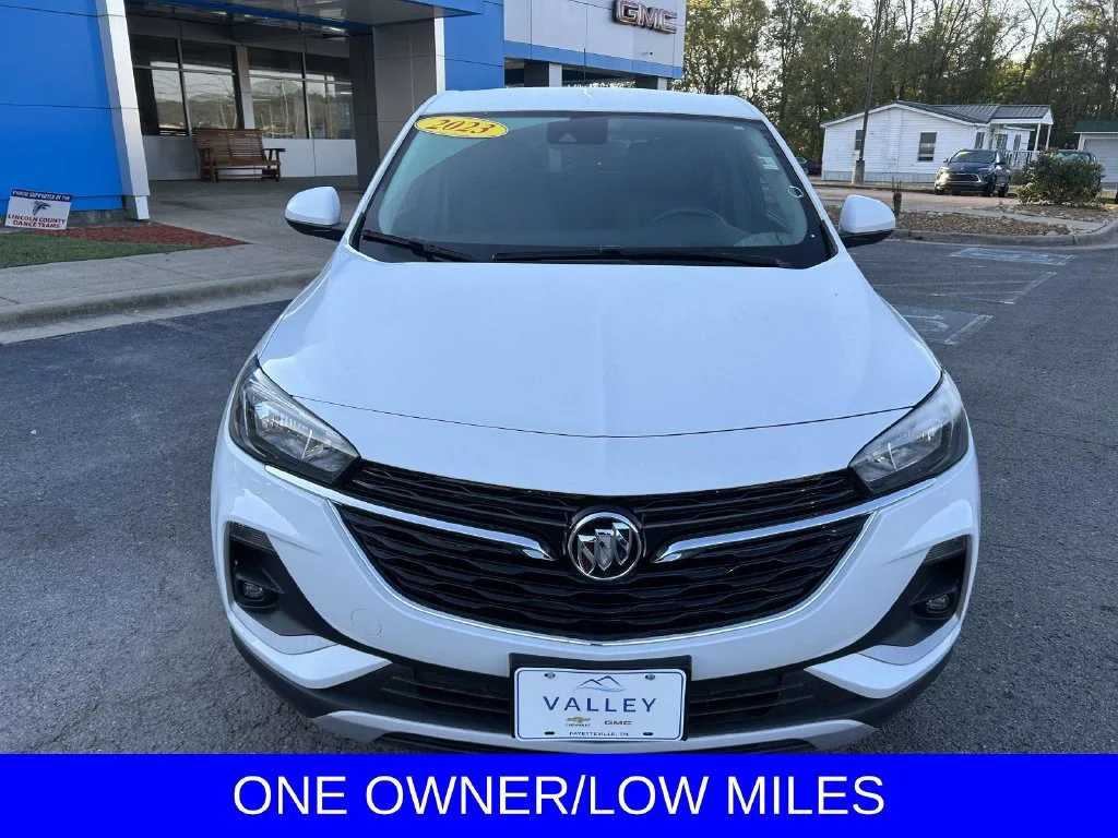 Used 2023 SUMMIT WHITE Buick Preferred image 9