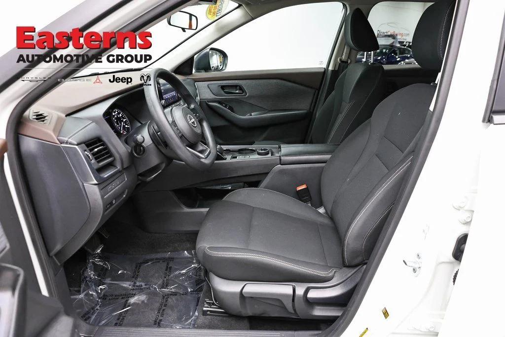 Used 2023 White Nissan S image 14