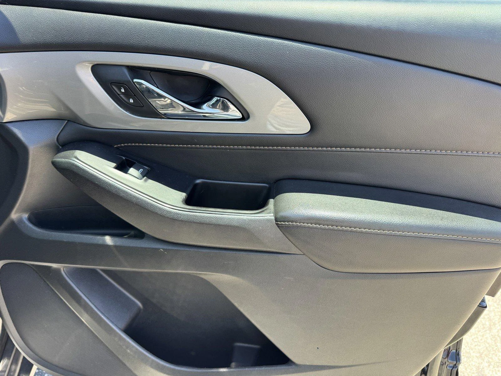 Used 2020 Mosaic Black Metallic Chevrolet LT Cloth image 9