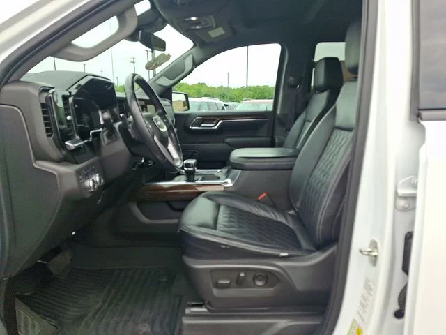 Used 2023 White GMC Elevation image 13