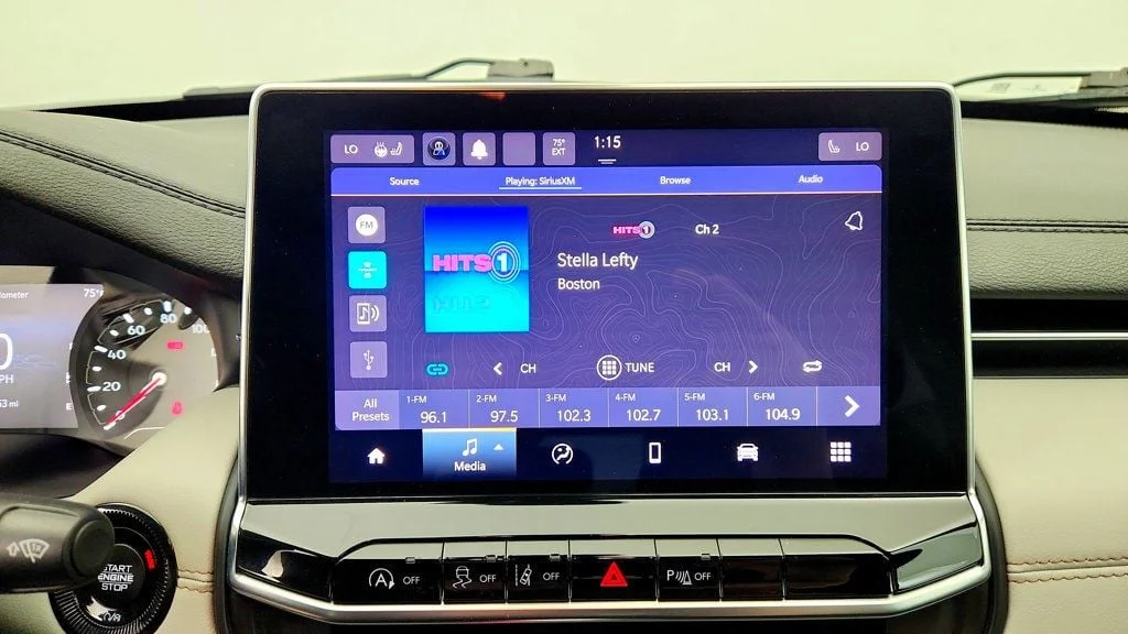 Used 2023 Diamond Black Crystal Pearlcoat Jeep Limited 4x4 image 17