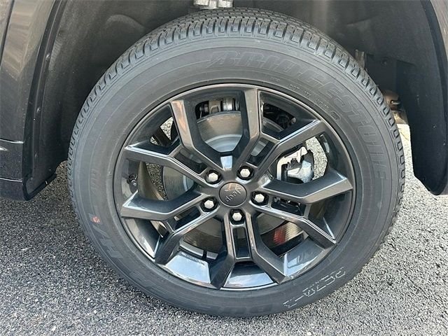 New 2024 Diamond Black Crystal Pearl-Coat Exterior Paint Jeep Anniversary Edition 4xe image 27