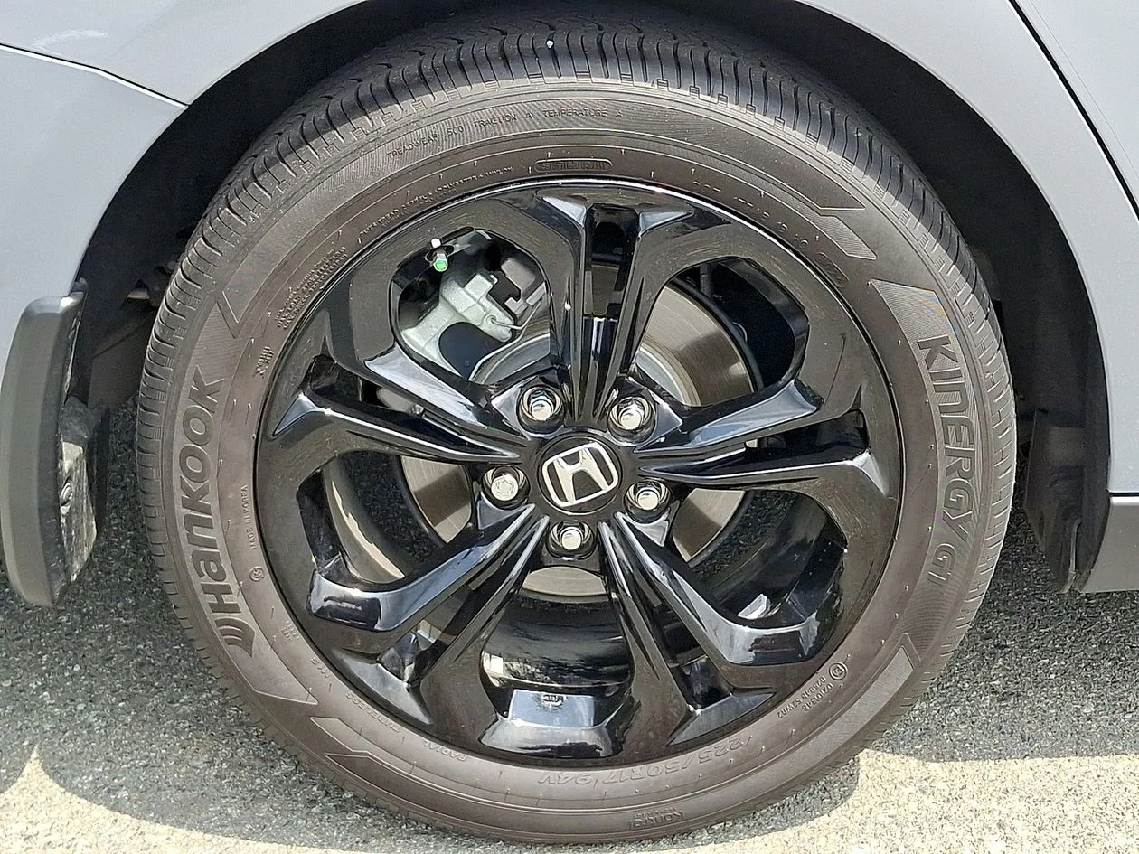 Used 2025  Honda SE image 8
