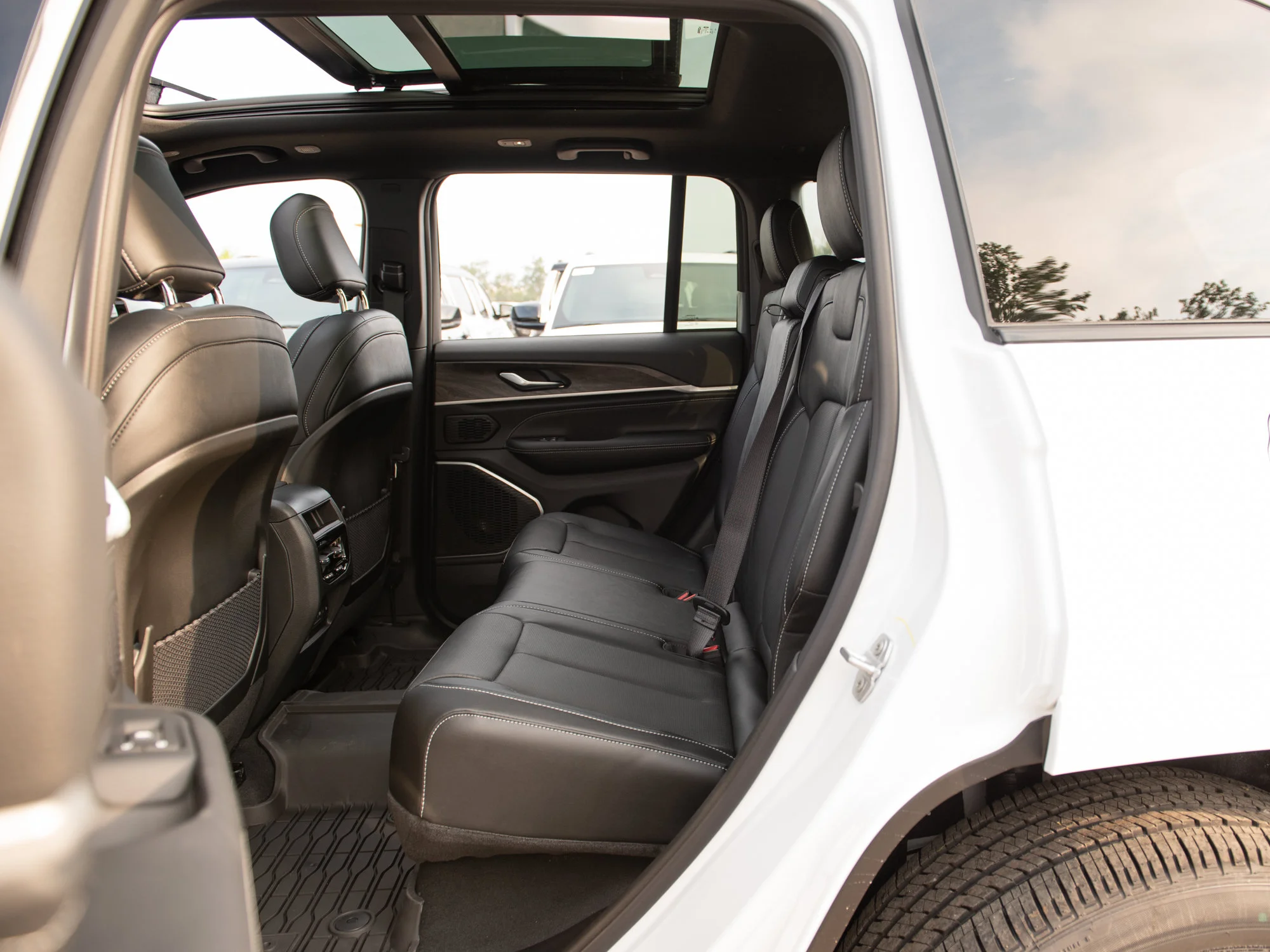 New 2026 White Jeep Limited Reserve* image 29