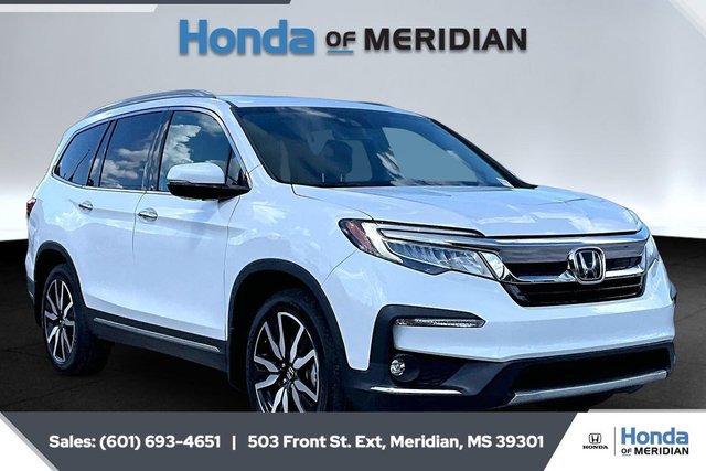 2022 Honda Pilot Touring w/Rear Captain's Chairs
