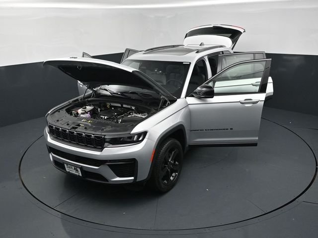 New 2026 Silver Zynith Exterior Paint Jeep Limited image 26