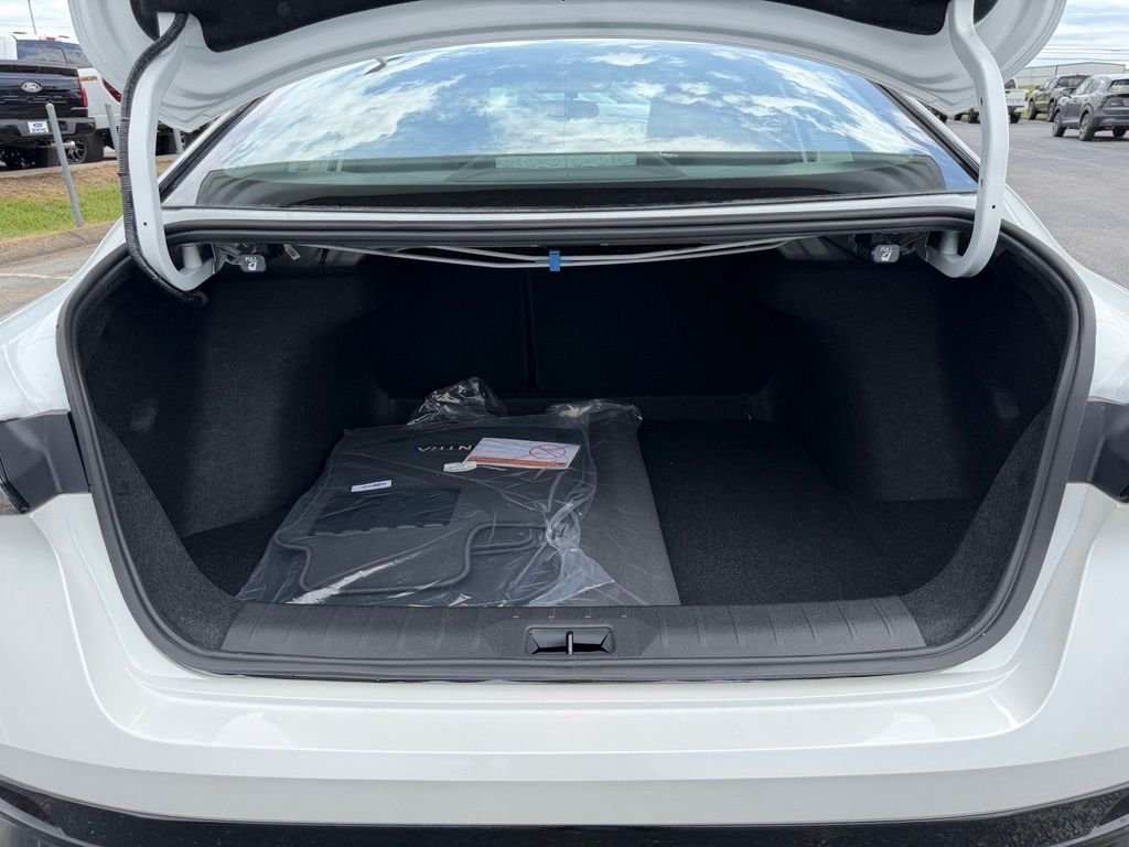 New 2026 Aspen White TriCoat / Super Black Two-tone Nissan SR image 30