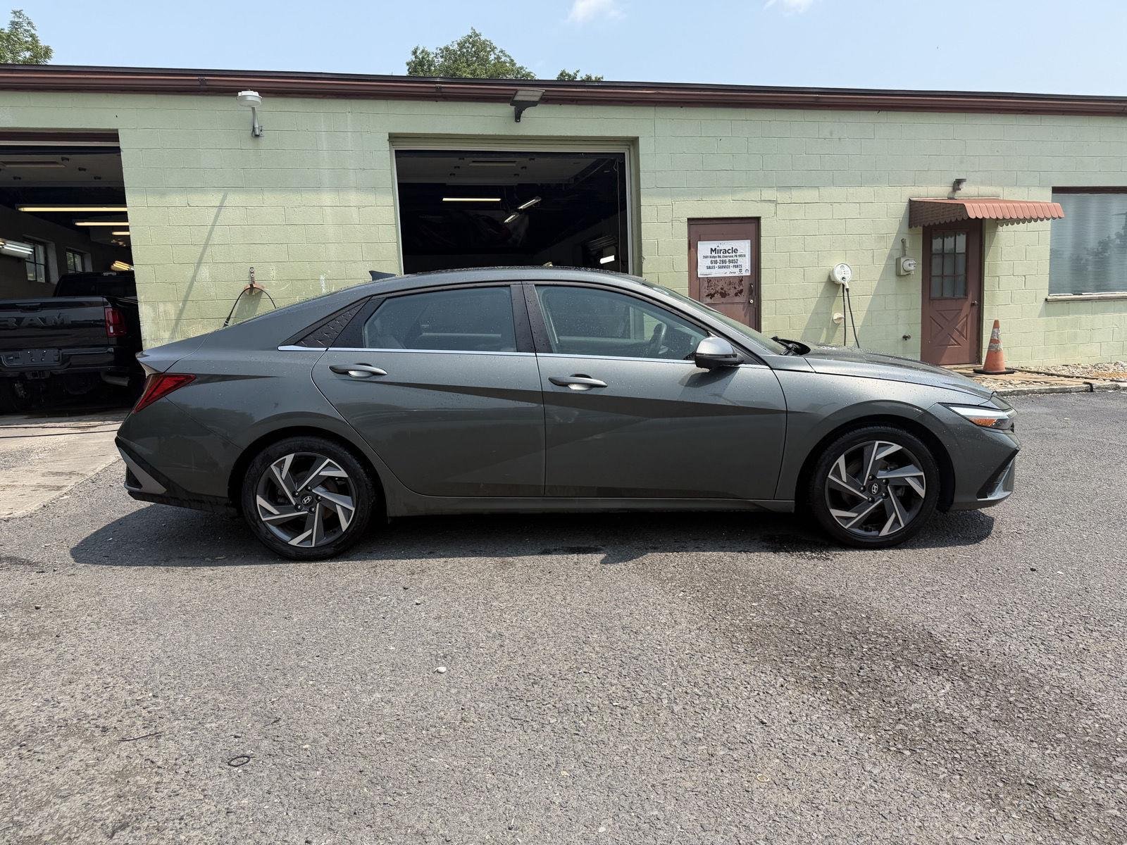 Used 2024 Amazon Gray Hyundai Limited image 3