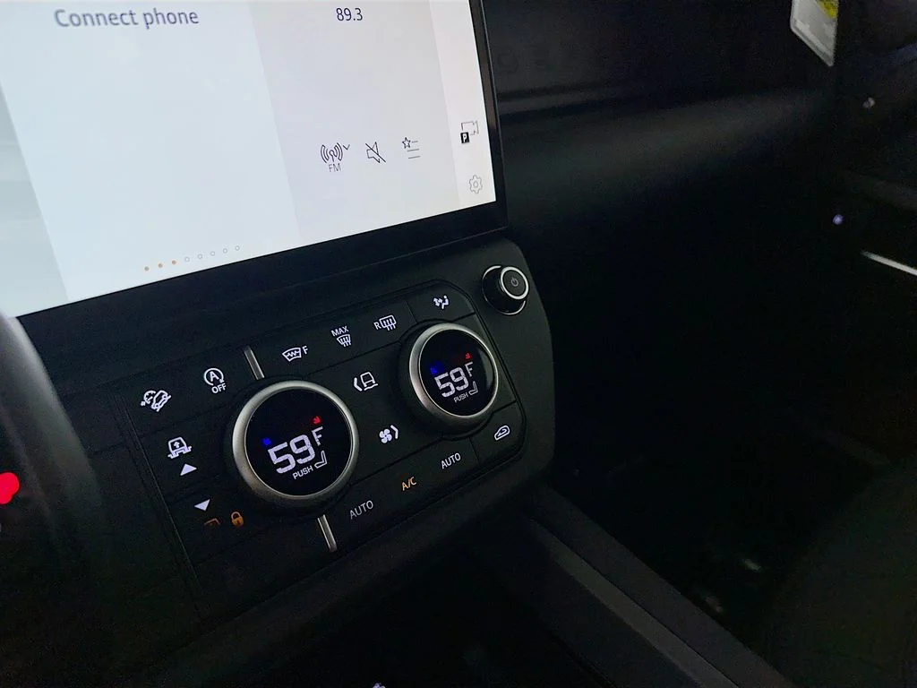 New 2026 Tasman Blue Metallic Land Rover S image 20