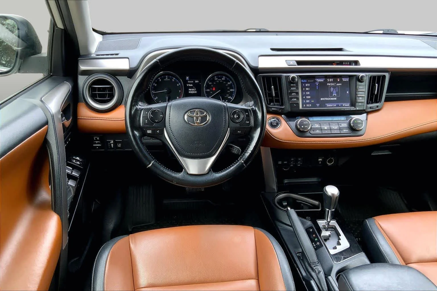Used 2018 Blizzard Pearl Toyota Limited image 6